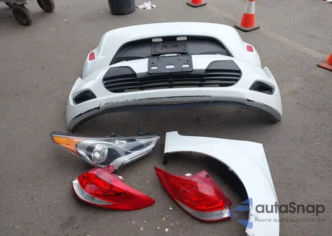 2014 Hyundai Veloster Base W/Black z USA, uszkodzony, nr VIN KMHTC6AD3EU187156